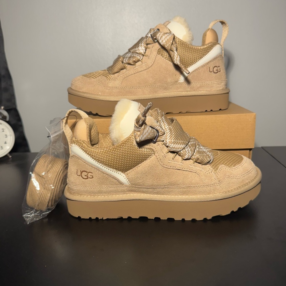 UGG lowmel sand size 7 Women